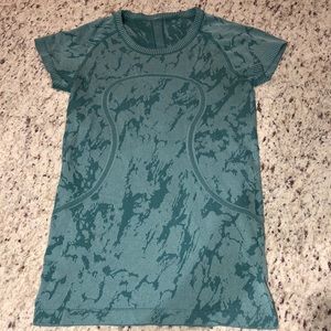Lululemon Teal Swiftly Tech short sleeve. Size 6.